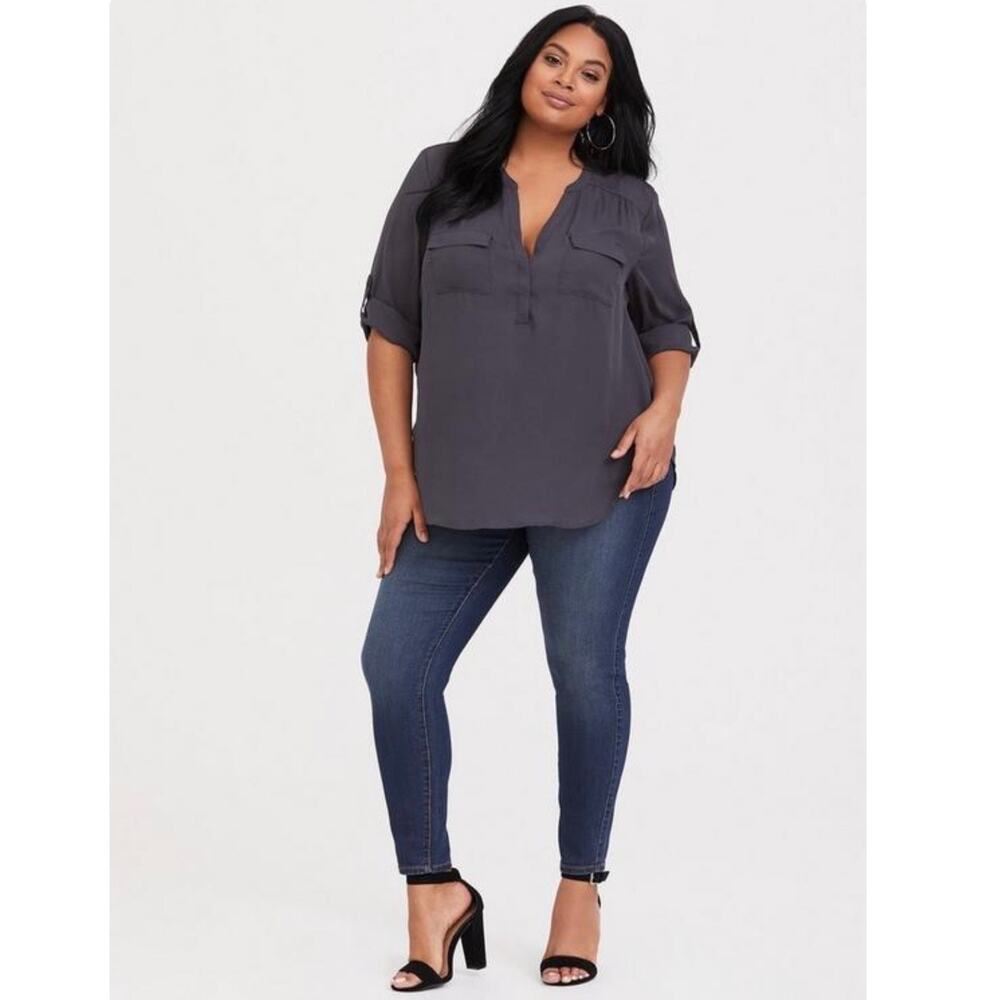 TORRID Harper Georgette Blouse Womens Plus Size 2 Grey 3/4 Sleeve Roll Tab